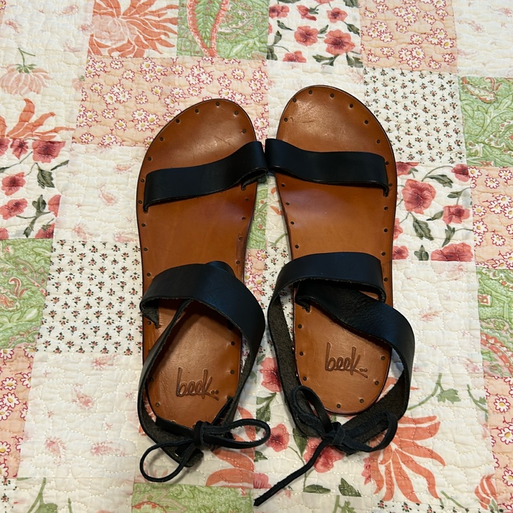 Beek Cardinal Sandals NWOB Size 9